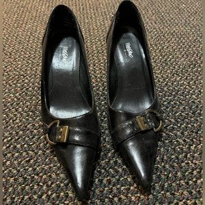 Vintage pointed cat heels with gold buckles